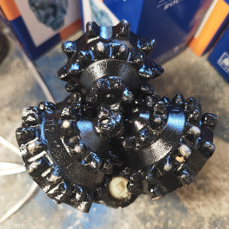 6 1/2 (165.1) Customized Mill Tooth Drill Bit Kekuatan kompresi tinggi untuk formasi keras menengah
