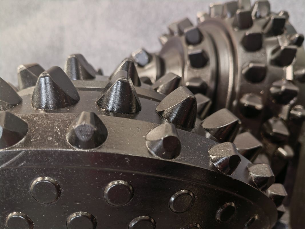 16 ((406.4mm) Rotating Cone Rock Roller Drill Bit 3 Pemotong Untuk Pengeboran Efisien