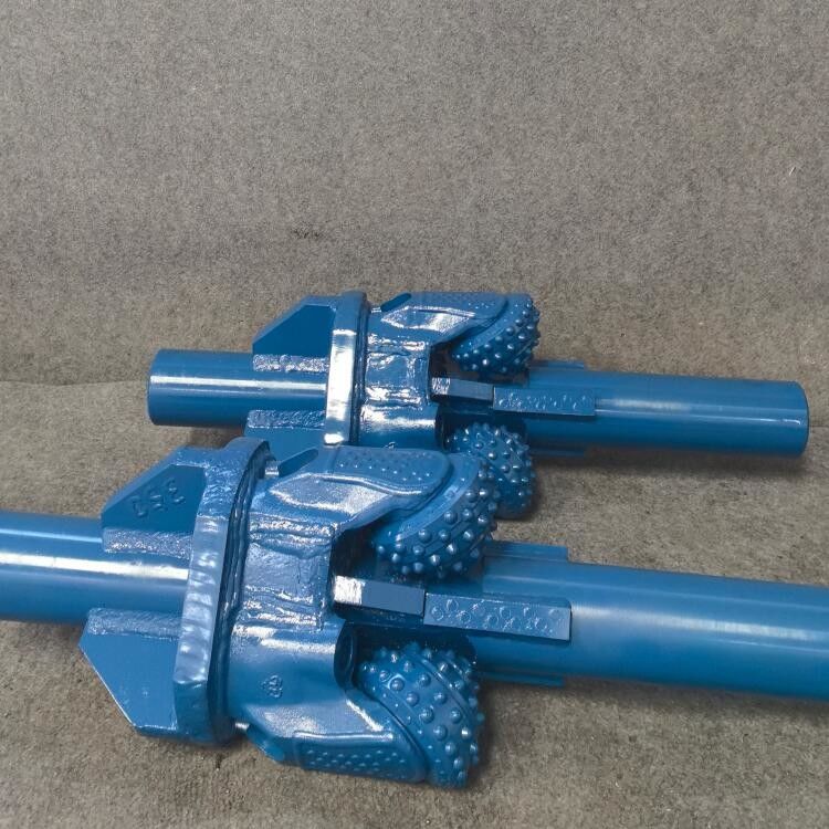 Hard Rock Hole Opener Reamers Dengan Tricone Bit Cutter Untuk Pengeboran Arah Horizontal