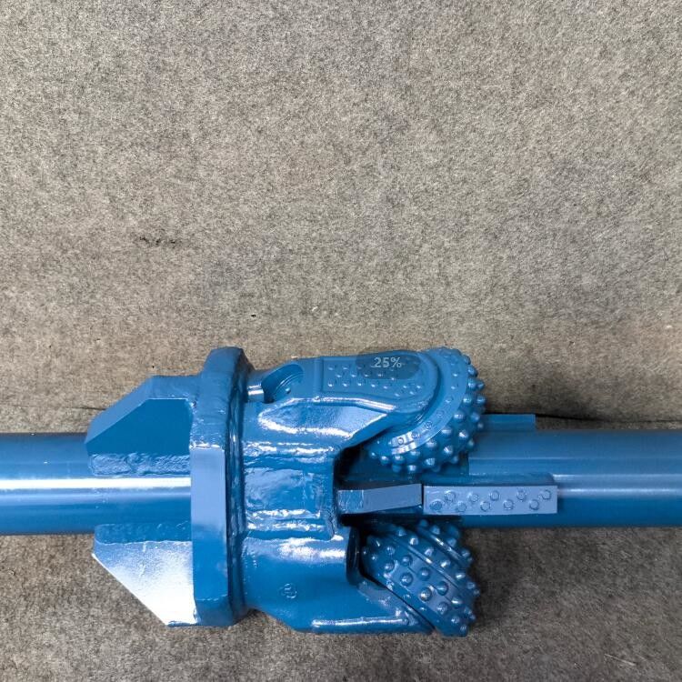 Hard Rock Hole Opener Reamers Dengan Tricone Bit Cutter Untuk Pengeboran Arah Horizontal