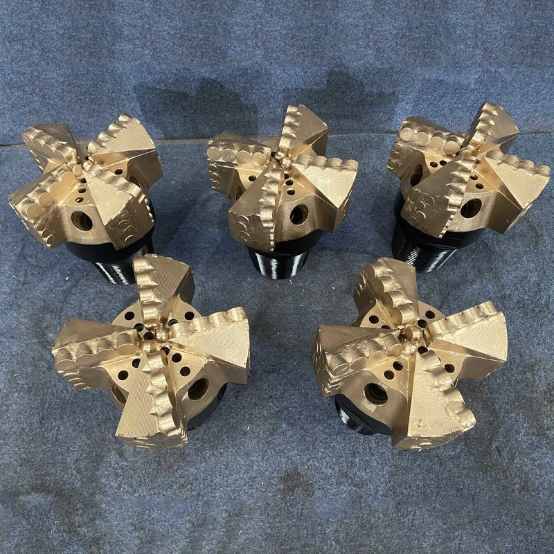 Sistem Bits Drag Bulat Baja Alloy yang Tahan Pakai untuk Formasi Pengeboran Menengah