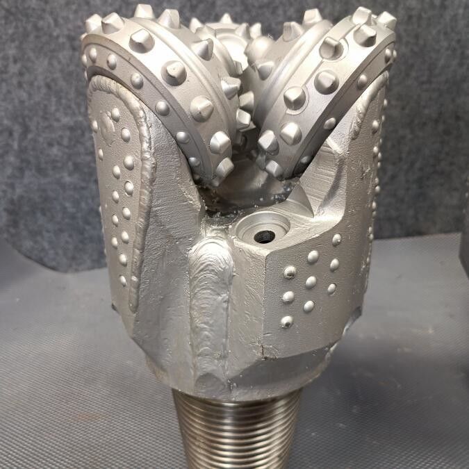 Rubber Sealed Bearing Carbide Tricone Drill Bits for Rocks Pebbles dll - 3 1/2 API Reg