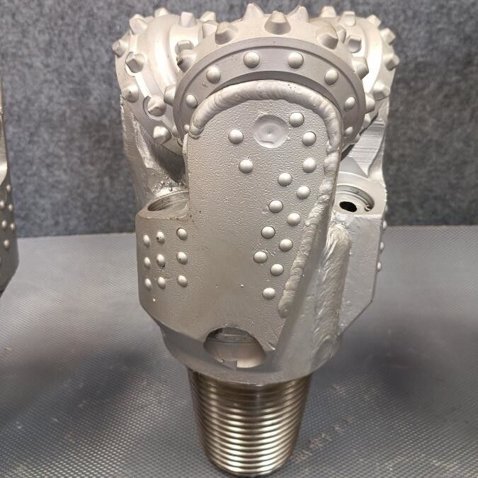 Rubber Sealed Bearing Carbide Tricone Drill Bits for Rocks Pebbles dll - 3 1/2 API Reg