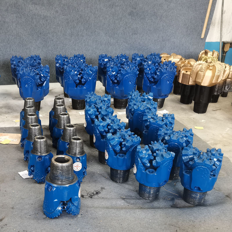 117 mm Mill Tooth Roller Bearing Drill Bit Dengan Tiga Gigi Karbida Kerucut Dan Segel Karet