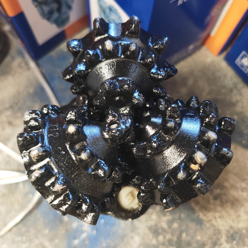 Bits bearing roller conical mill dengan gigi karbida sinter untuk pengeboran sumur air