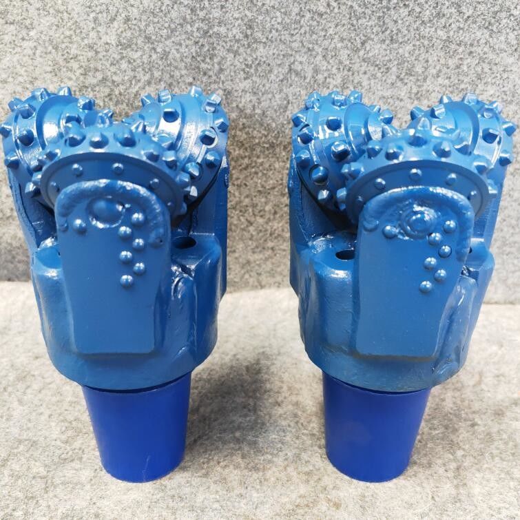 5.5 Inch IADC637 Horisontal Directional Boring Tricone Rock Bor Bit Untuk Formasi Hard