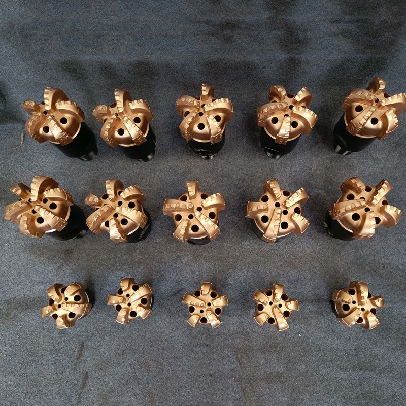 Disesuaikan 200mm 6 bilah Air Well Pdc Bit Dengan Nozzle Dan Fixed Cutter Jenis Pemotongan