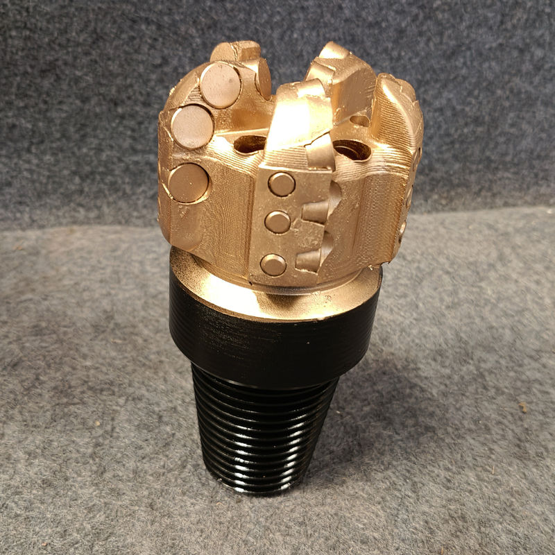 Bits PDC dengan pemotong tetap dan pemotong PDC untuk operasi pengeboran yang efisien