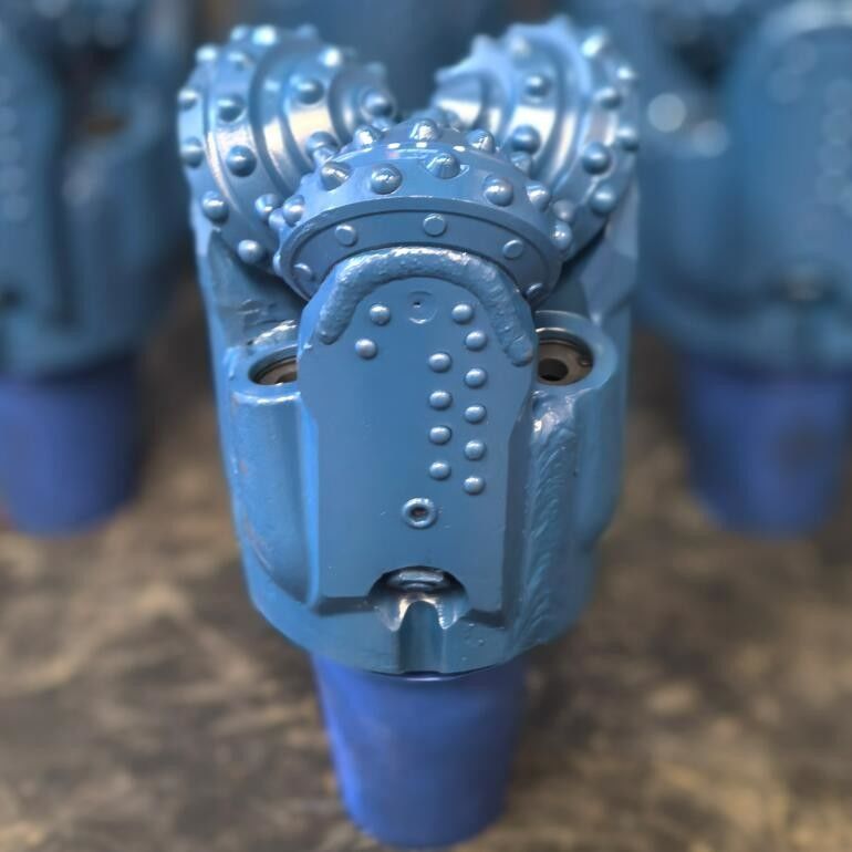 5.5 Inch IADC637 Horisontal Directional Boring Tricone Rock Bor Bit Untuk Formasi Hard