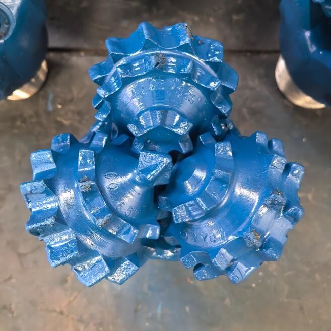 Rubber Sealed Milled Tooth Rock Roller Bit Steel Tooth Tricone Drill Bit Untuk Pengeboran Sumur