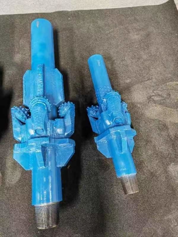 Perangkat Pengeboran HDD Berukuran Berbeda Diameter Tetap Roller Cone Bit Hole Opener Untuk Batu