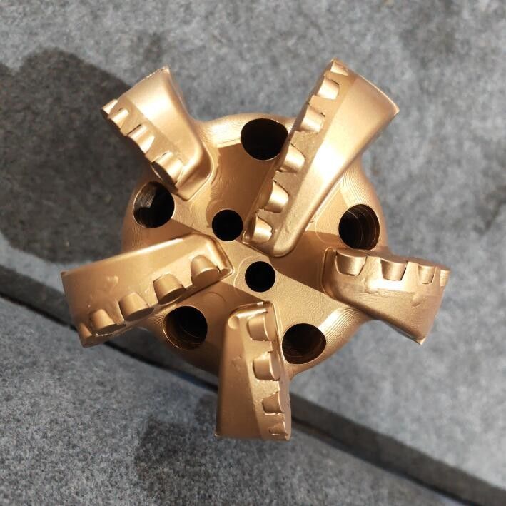 Precision Engineered PDC Bits Steel Body Untuk Pengeboran Gas Warna Sebagai Persyaratan
