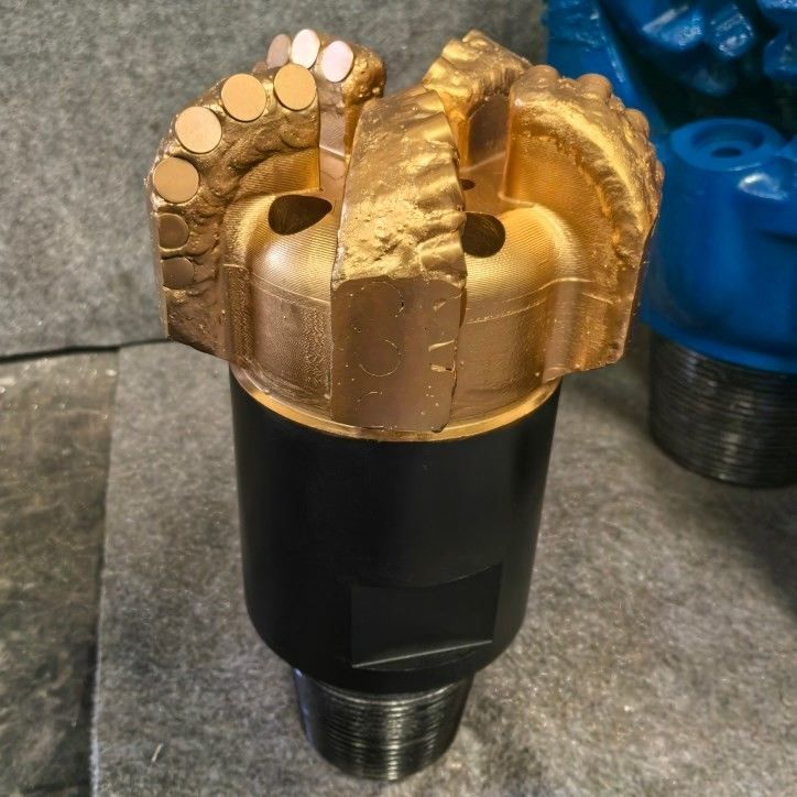 98mm hingga 3593.7mm PDC Bor Baja Karbida Bits Desain yang dapat disesuaikan untuk Limbah Lembut hingga Menengah