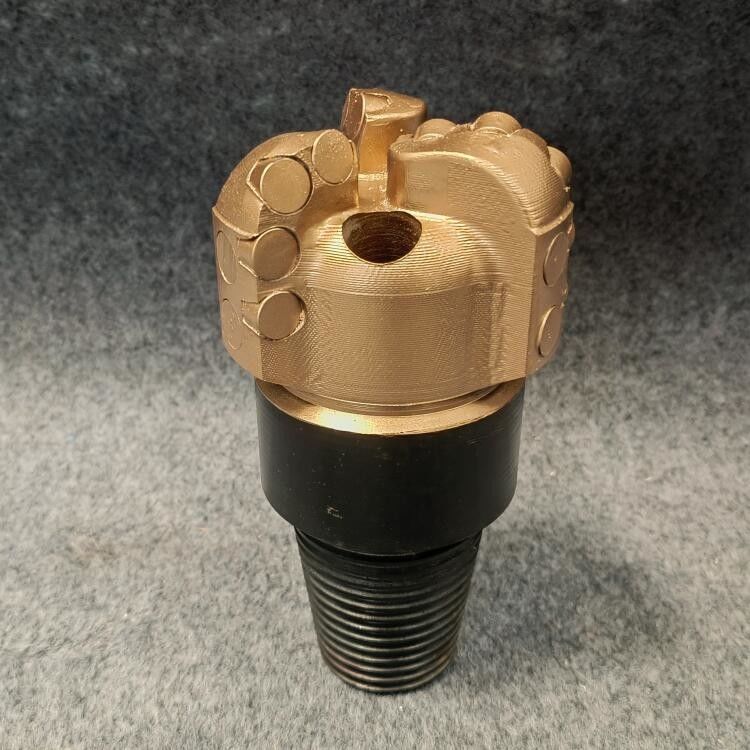 Diamond 98mm 3 Blade Pdc Arc Angle Drill Bit Untuk Air Well Tambang Batubara Pengeboran