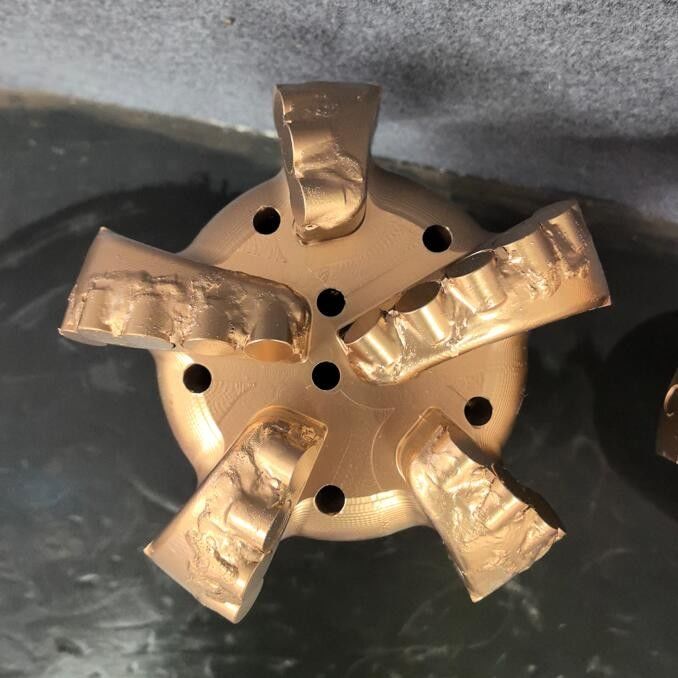 Rock Drill PDC Diamond Bit Alloy Carbon Steel Untuk Pertambangan Batubara Rigs Pengeboran sumur air